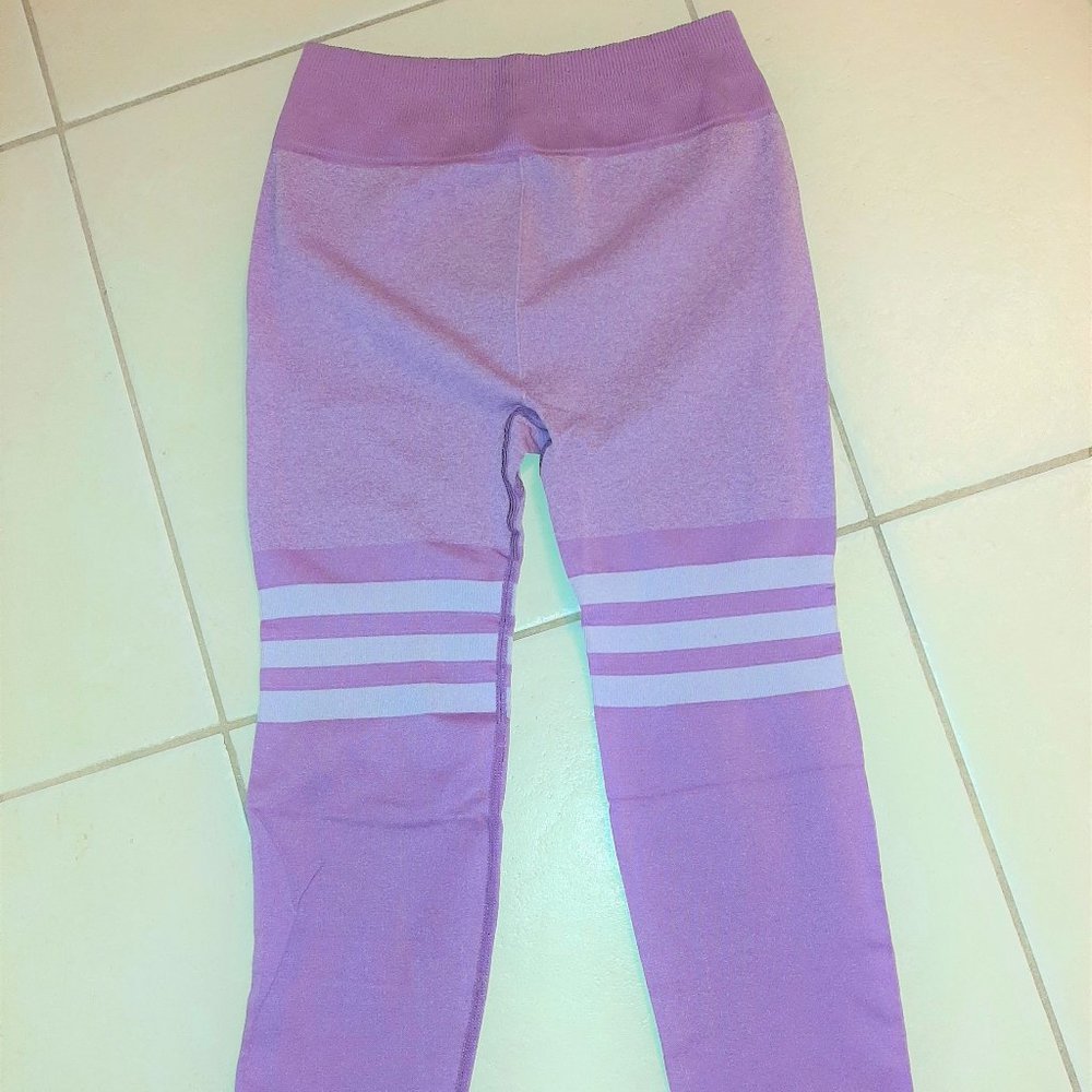 NWT Lavender Seamless Sexy Leggings. - Picture 8 of 13